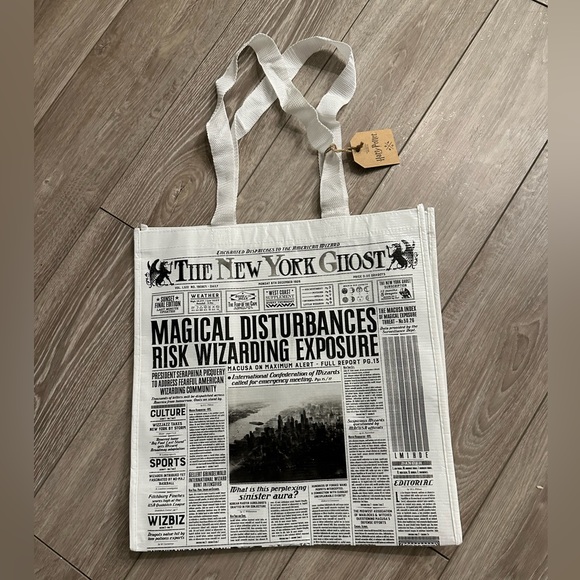NWT Harry Potter newspaper white and black tote bag - Picture 4 of 5